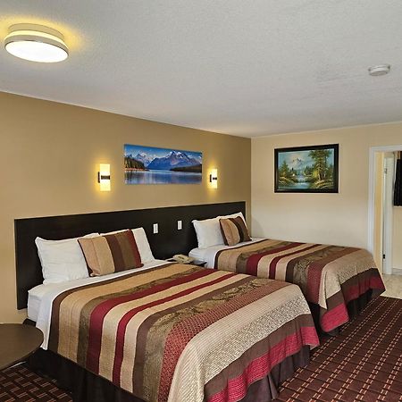 Fox Motor Inn Greater Napanee Εξωτερικό φωτογραφία