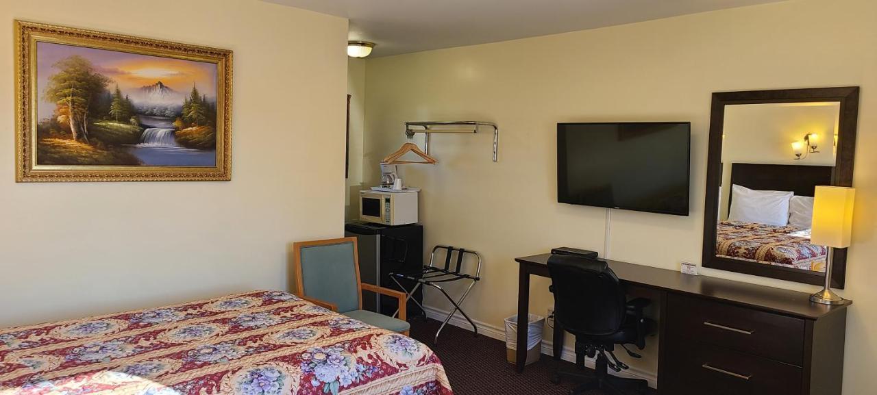 Fox Motor Inn Greater Napanee Εξωτερικό φωτογραφία
