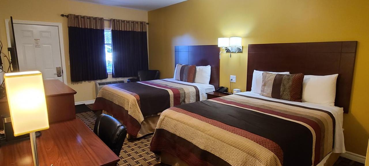 Fox Motor Inn Greater Napanee Εξωτερικό φωτογραφία