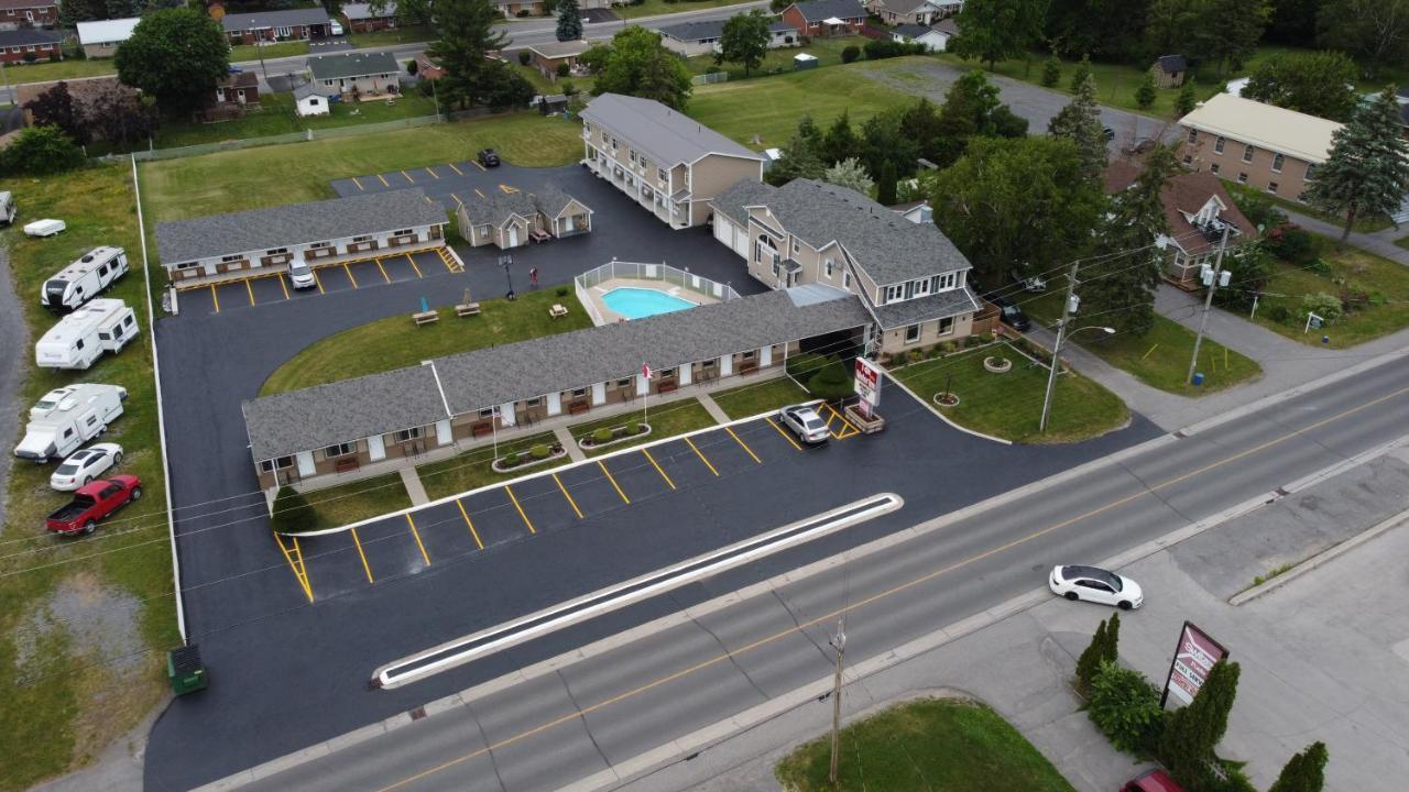 Fox Motor Inn Greater Napanee Εξωτερικό φωτογραφία
