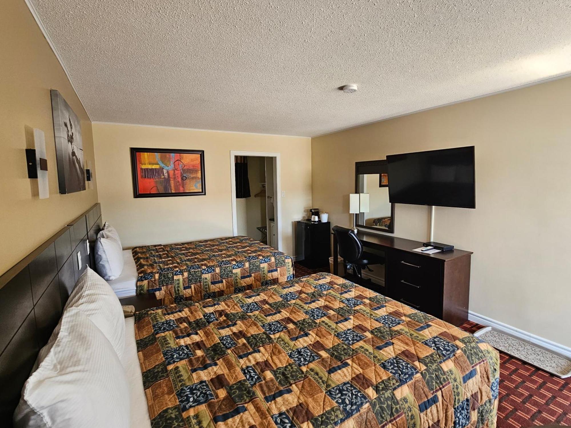 Fox Motor Inn Greater Napanee Εξωτερικό φωτογραφία