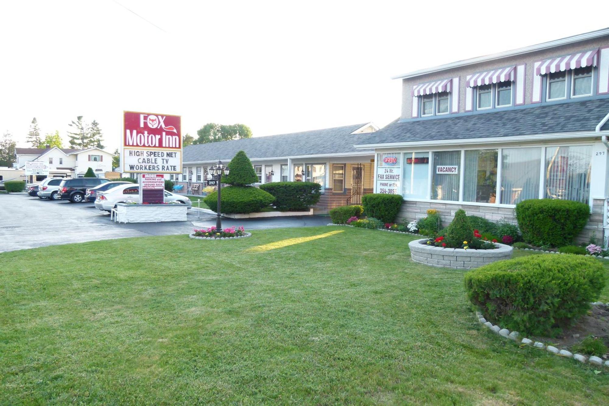 Fox Motor Inn Greater Napanee Εξωτερικό φωτογραφία