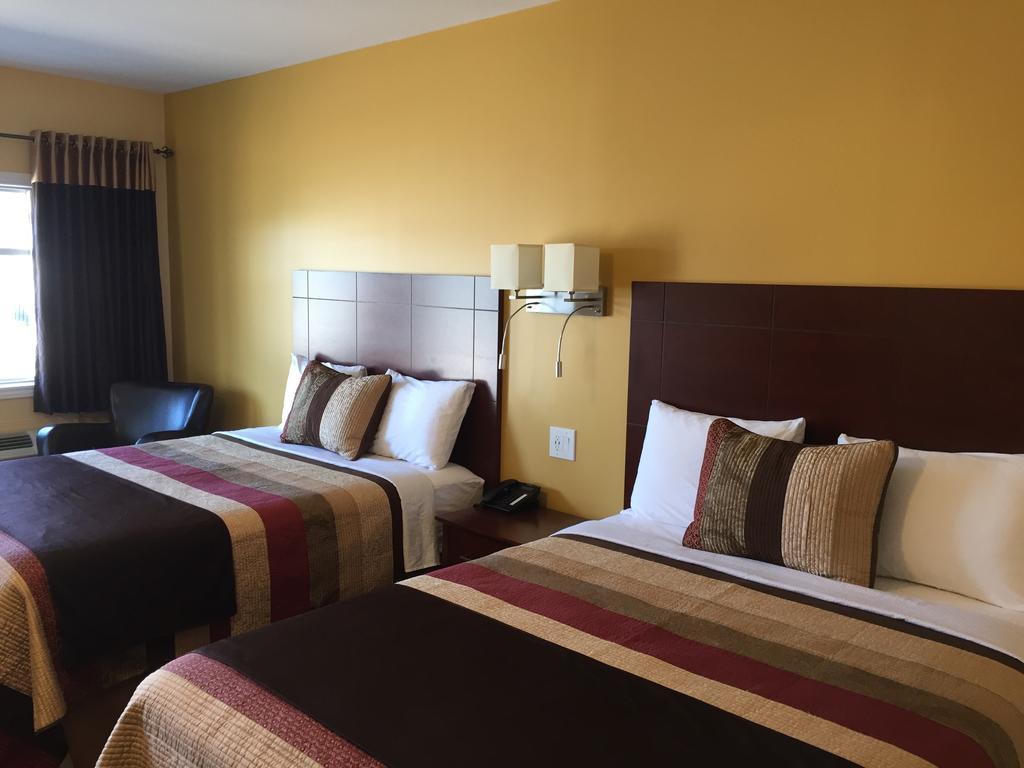 Fox Motor Inn Greater Napanee Εξωτερικό φωτογραφία