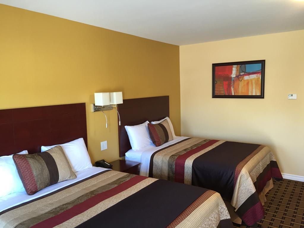 Fox Motor Inn Greater Napanee Εξωτερικό φωτογραφία