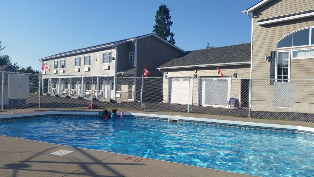 Fox Motor Inn Greater Napanee Εξωτερικό φωτογραφία