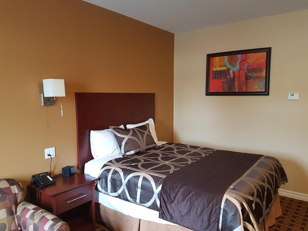 Fox Motor Inn Greater Napanee Εξωτερικό φωτογραφία