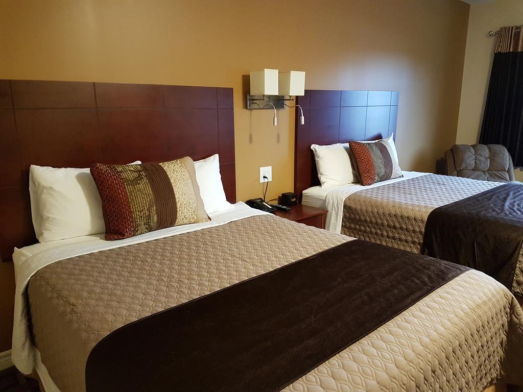 Fox Motor Inn Greater Napanee Εξωτερικό φωτογραφία