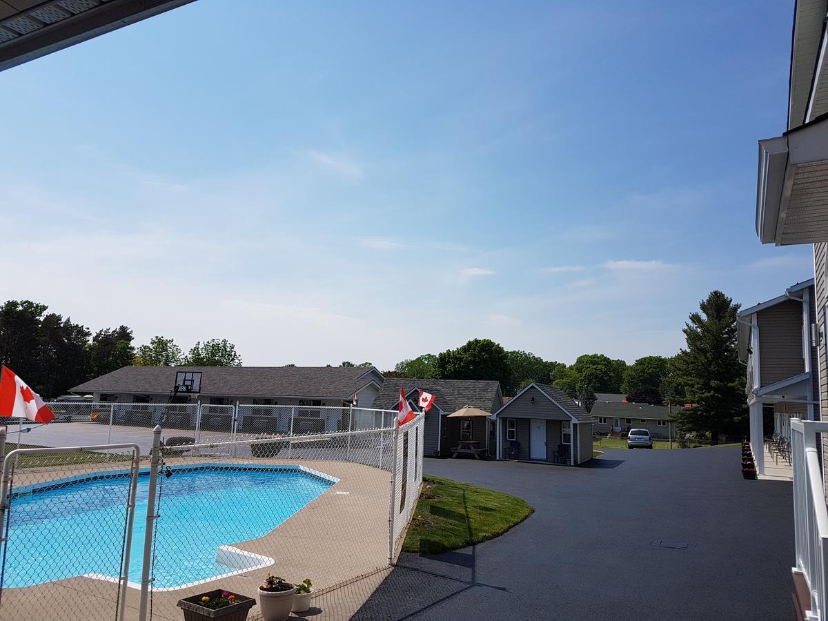 Fox Motor Inn Greater Napanee Εξωτερικό φωτογραφία