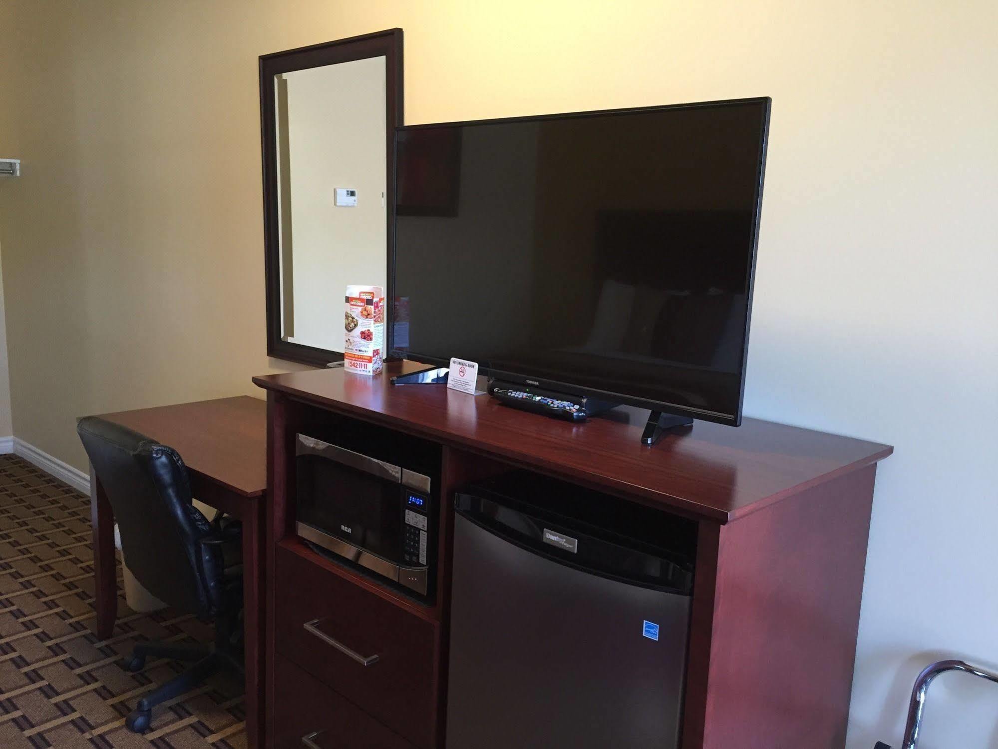 Fox Motor Inn Greater Napanee Εξωτερικό φωτογραφία