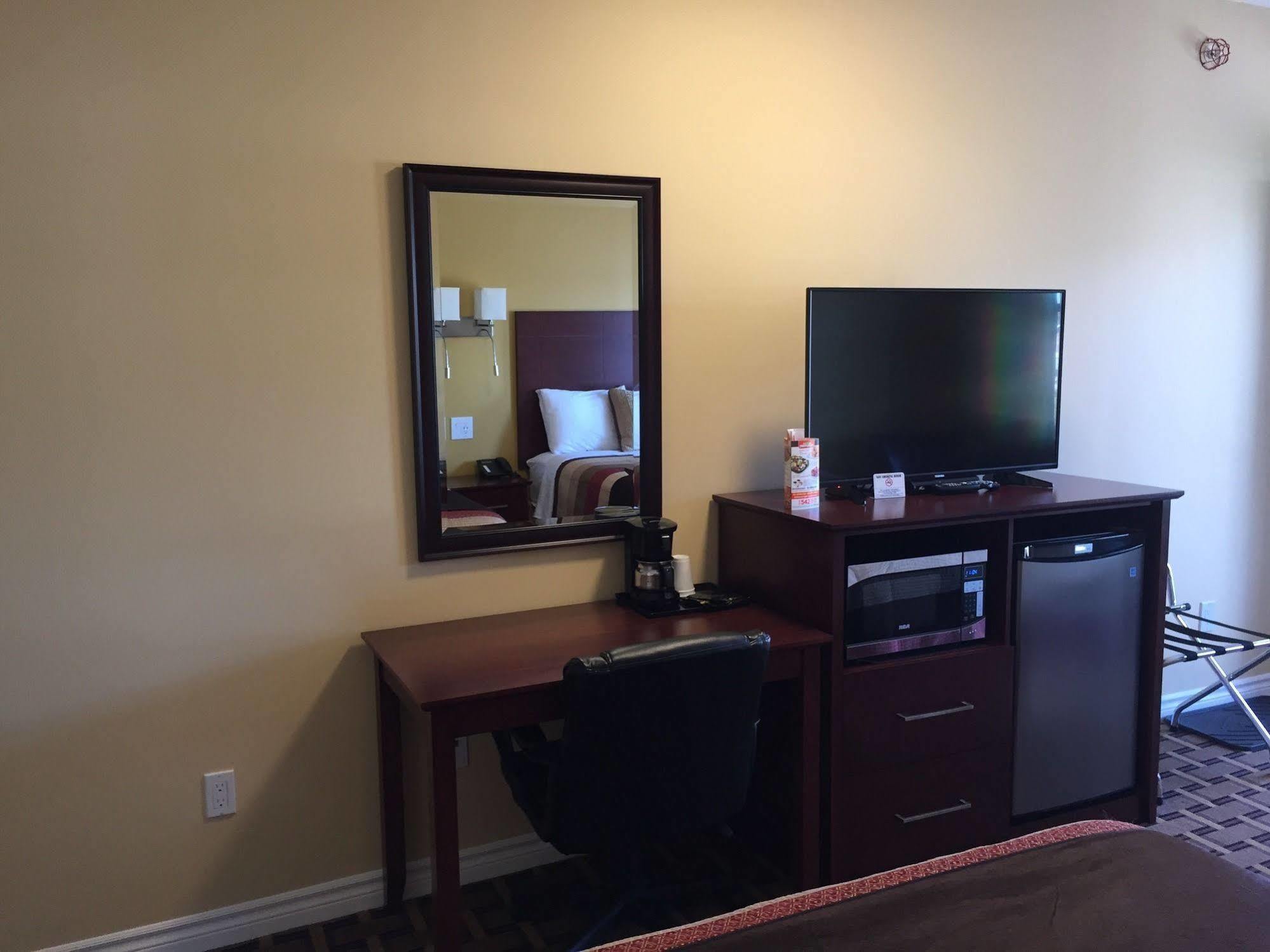 Fox Motor Inn Greater Napanee Εξωτερικό φωτογραφία