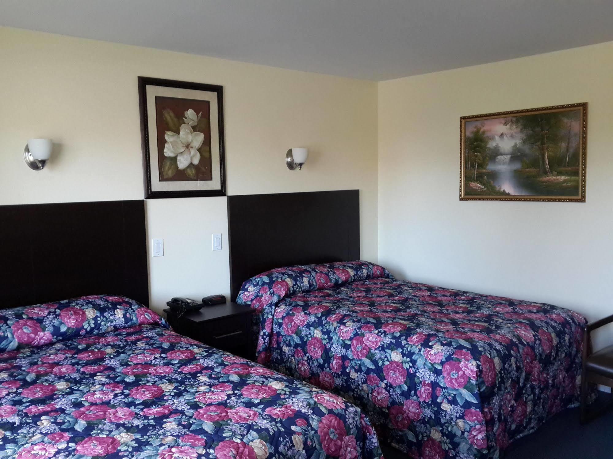 Fox Motor Inn Greater Napanee Εξωτερικό φωτογραφία