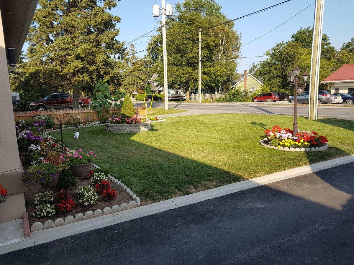 Fox Motor Inn Greater Napanee Εξωτερικό φωτογραφία