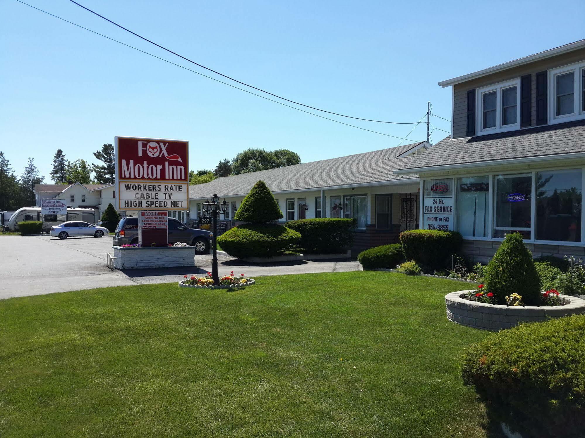 Fox Motor Inn Greater Napanee Εξωτερικό φωτογραφία
