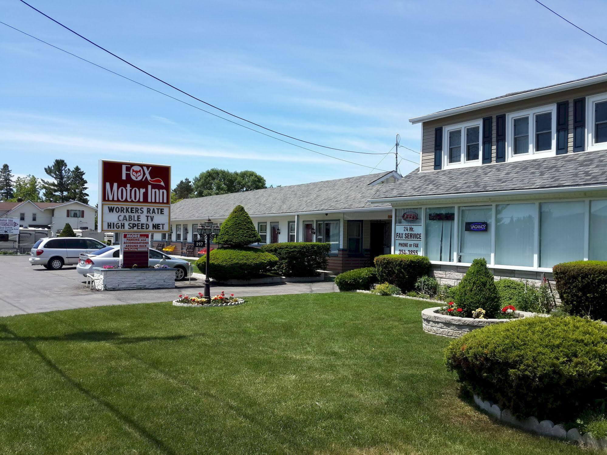Fox Motor Inn Greater Napanee Εξωτερικό φωτογραφία