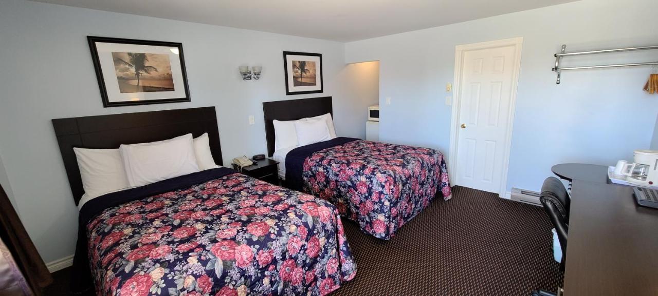 Fox Motor Inn Greater Napanee Εξωτερικό φωτογραφία