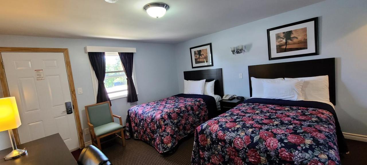 Fox Motor Inn Greater Napanee Εξωτερικό φωτογραφία
