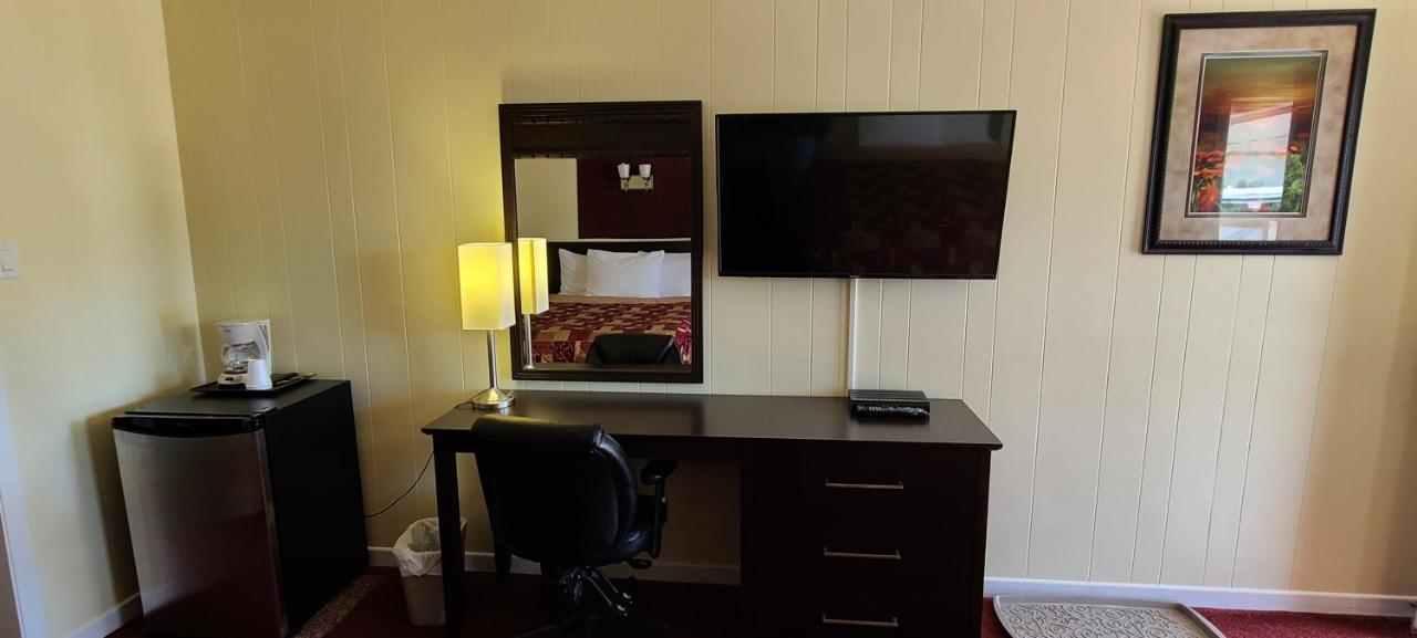 Fox Motor Inn Greater Napanee Εξωτερικό φωτογραφία